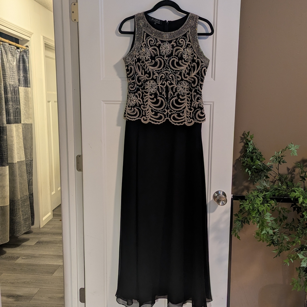 J Kara New York Black Maxi Dress with Gold Beaded Bodice. Size 6P.